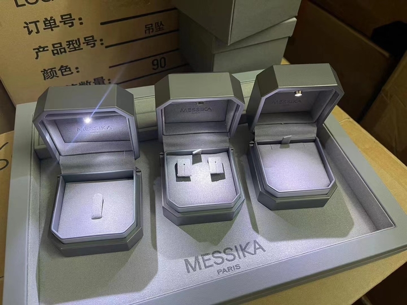 CHINA am besten Diamant-Ohrringe des Gold18k en ventes